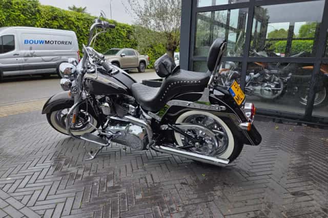 Harley-Davidson Softail (2012) thumbnail 3