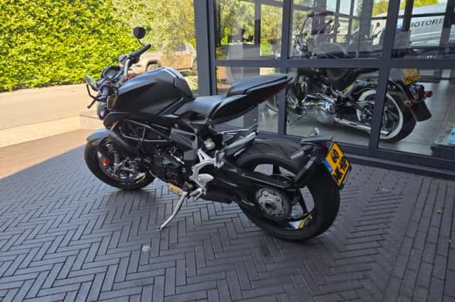 MV Agusta Brutale 800 (2019) thumbnail 3