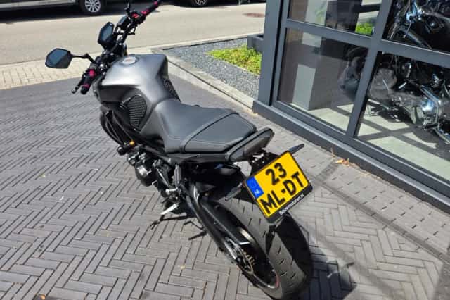 Yamaha MT-09 (2015) thumbnail 4