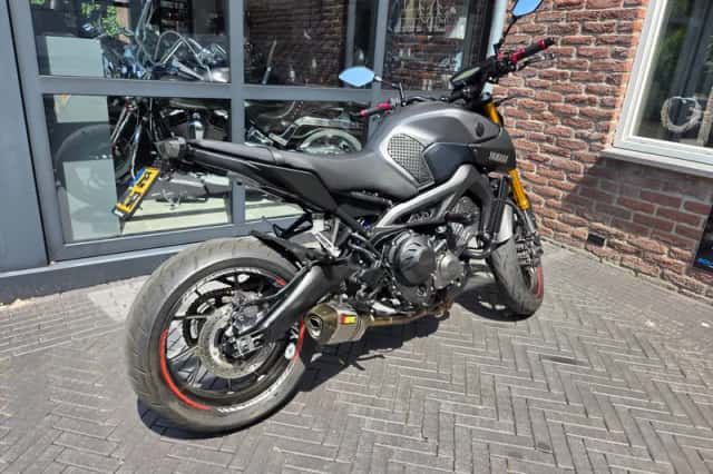 Yamaha MT-09 (2015) thumbnail 5