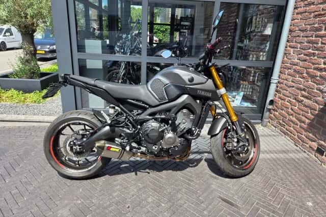 Yamaha MT-09 (2015) thumbnail 6