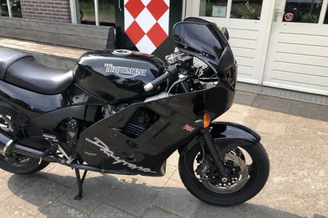 Triumph Daytona 900 (1996) thumbnail 3