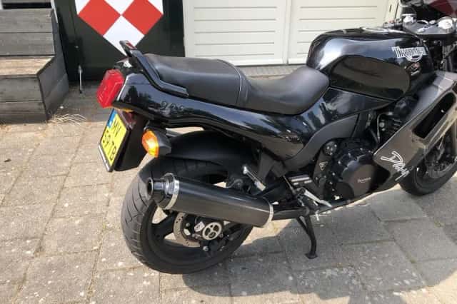 Triumph Daytona 900 (1996) thumbnail 4