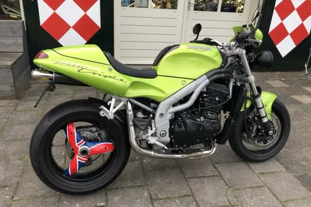 Triumph Speed Triple (2001) thumbnail 1