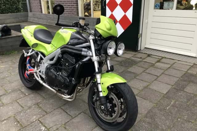 Triumph Speed Triple (2001) thumbnail 2
