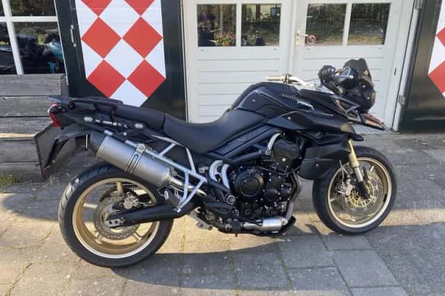 Triumph Tiger 800 (2011) thumbnail 1