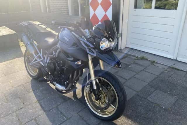 Triumph Tiger 800 (2011) thumbnail 2