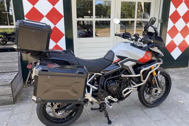 Triumph Tiger 900 Rally PRO (2024) thumbnail 1