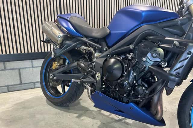 Triumph Street Triple (2009) thumbnail 2
