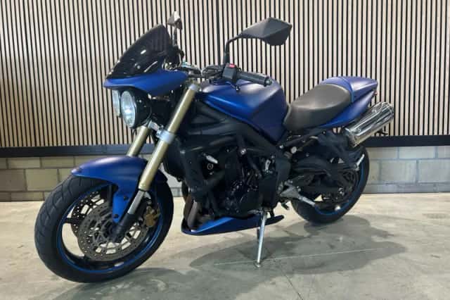 Triumph Street Triple (2009) thumbnail 3