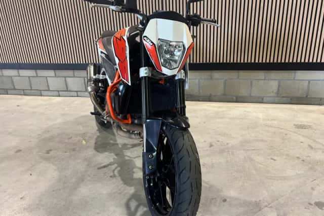 KTM 690 Duke (2016) thumbnail 2
