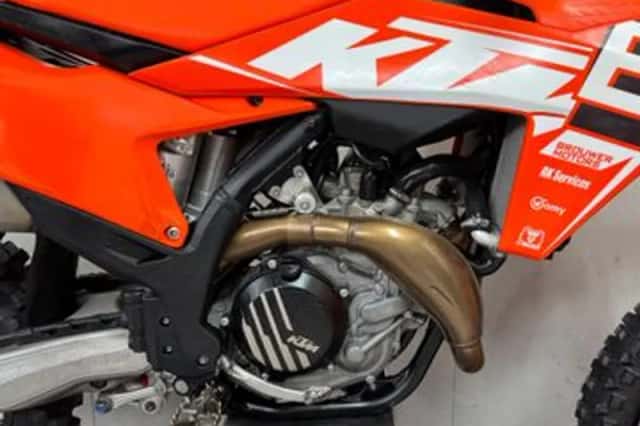 KTM 450 SX-F (2023) thumbnail 2