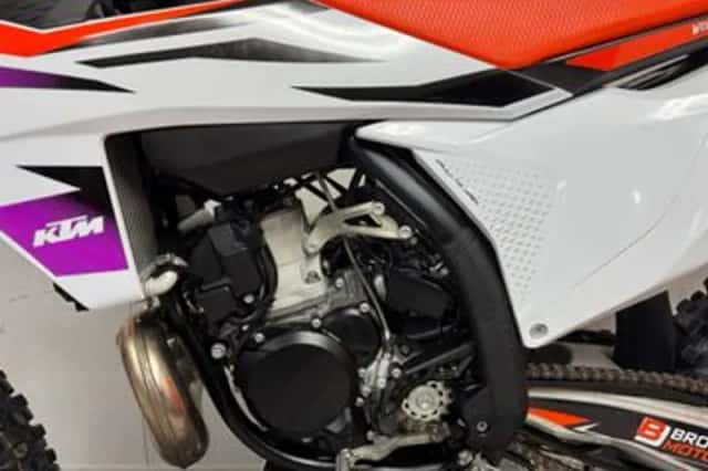 KTM 300 SX (2024) thumbnail 4