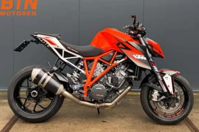 KTM 1290 SuperDuke R (2017) thumbnail 1
