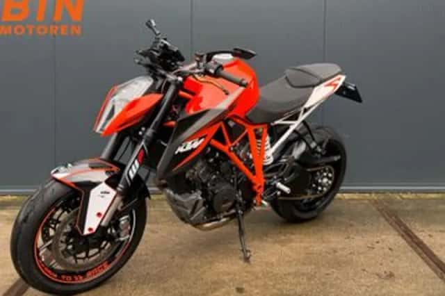 KTM 1290 SuperDuke R (2017) thumbnail 3