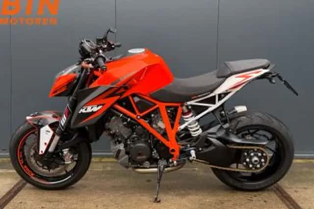 KTM 1290 SuperDuke R (2017) thumbnail 4