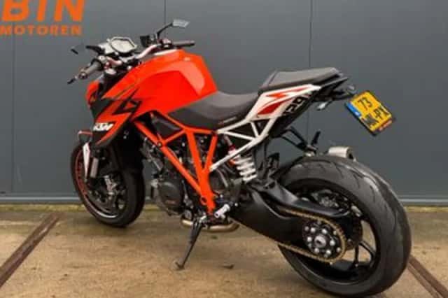 KTM 1290 SuperDuke R (2017) thumbnail 5