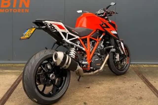 KTM 1290 SuperDuke R (2017) thumbnail 6