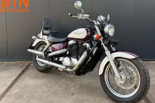 Honda VT 1100 (1996) thumbnail 2