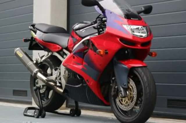 Kawasaki ZX-6R (1999) thumbnail 1