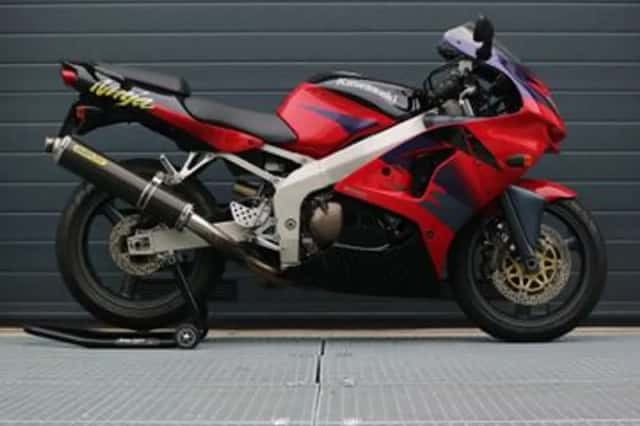 Kawasaki ZX-6R (1999) thumbnail 2