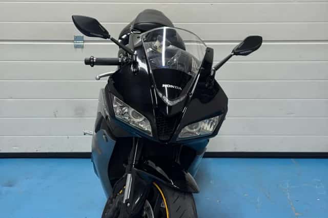 Honda CBR 600 RR (2007) thumbnail 3