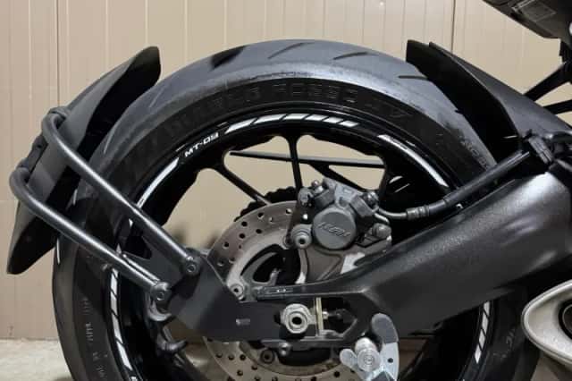 Yamaha MT-09 (2013) thumbnail 5