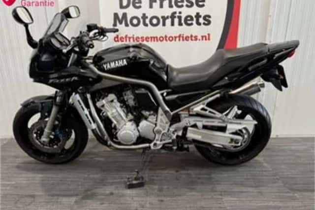 Yamaha FZS 1000 Fazer (2003) thumbnail 1