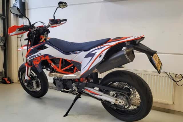 KTM 690 SMC R (2023) thumbnail 3