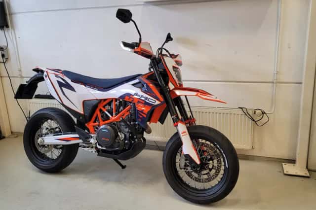 KTM 690 SMC R (2023) thumbnail 5