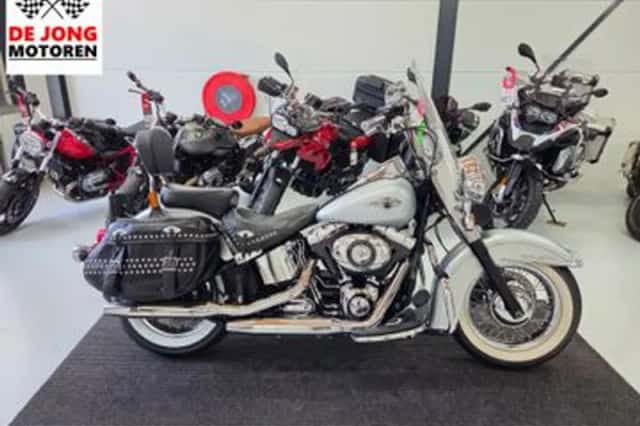 Harley-Davidson Heritage Softail (2015) thumbnail 2