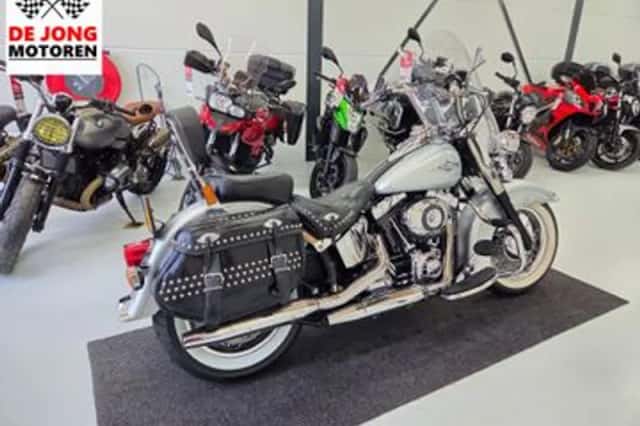 Harley-Davidson Heritage Softail (2015) thumbnail 3