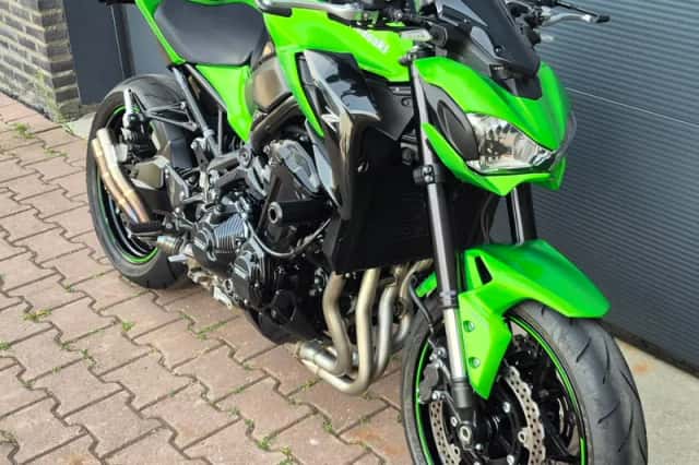Kawasaki Z900 (2017) thumbnail 3
