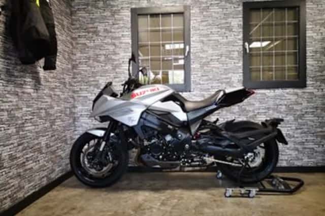 Suzuki GSX-S1000 (2021) thumbnail 5