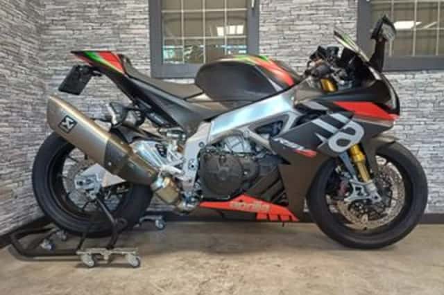 Aprilia RSV4 1100 Factory (2020) thumbnail 1