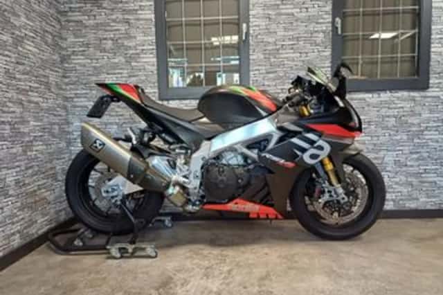 Aprilia RSV4 1100 Factory (2020) thumbnail 2