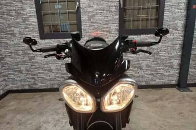 Triumph Street Triple R (2012) thumbnail 5