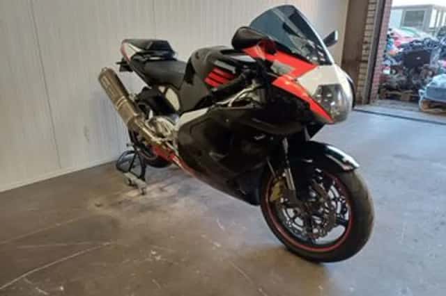 Aprilia RSV Mille (2004) thumbnail 3