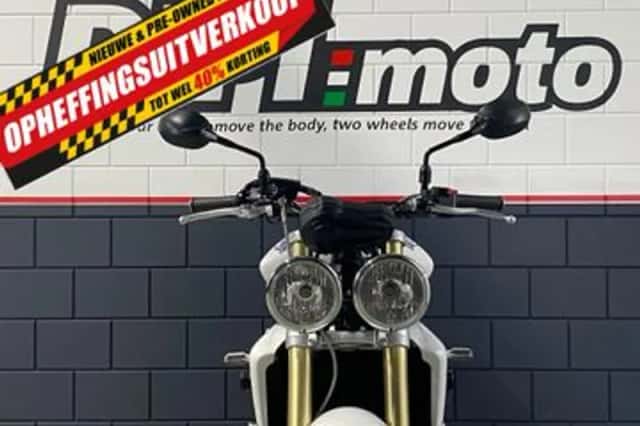 Triumph Street Triple 675 (2011) thumbnail 6