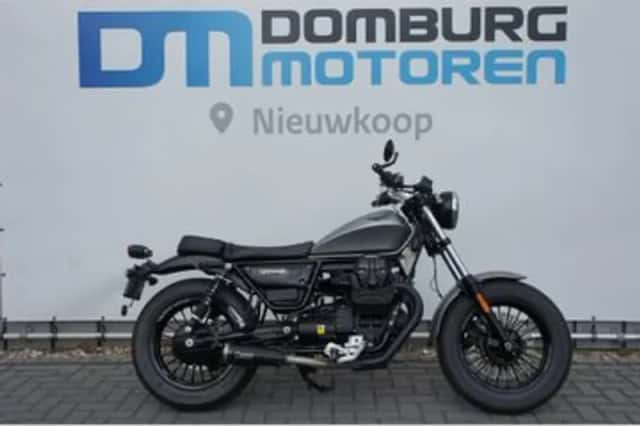 Moto Guzzi V9 Bobber (2017) thumbnail 1