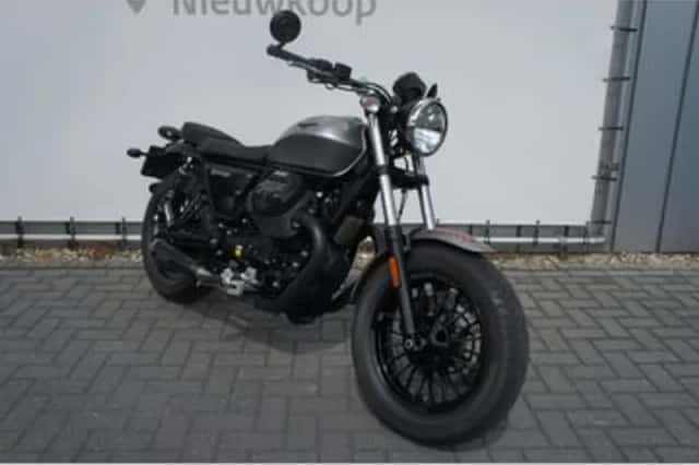 Moto Guzzi V9 Bobber (2017) thumbnail 2