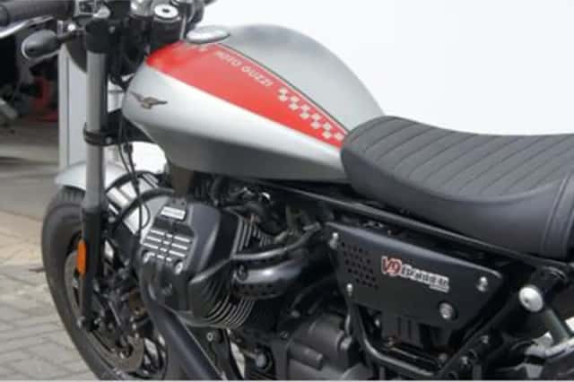 Moto Guzzi V9 Bobber (2017) thumbnail 3