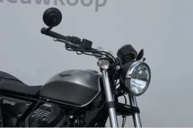 Moto Guzzi V9 Bobber (2017) thumbnail 5