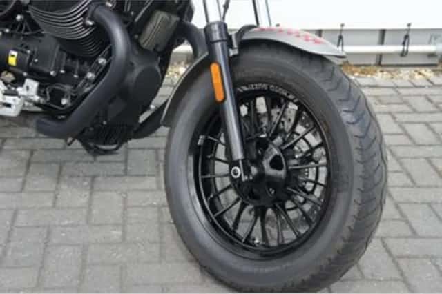 Moto Guzzi V9 Bobber (2017) thumbnail 6