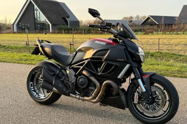 Ducati Diavel Strada (2013) thumbnail 1
