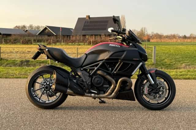 Ducati Diavel Strada (2013) thumbnail 2