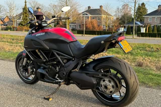 Ducati Diavel Strada (2013) thumbnail 4
