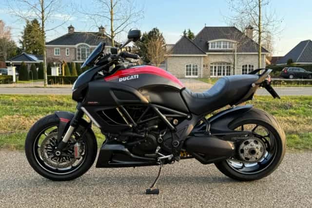 Ducati Diavel Strada (2013) thumbnail 5