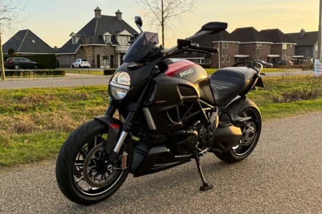 Ducati Diavel Strada (2013) thumbnail 6