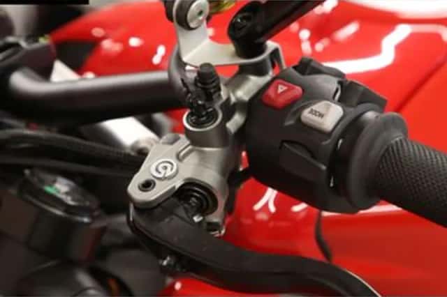 Ducati Streetfighter V4 (2026) thumbnail 6